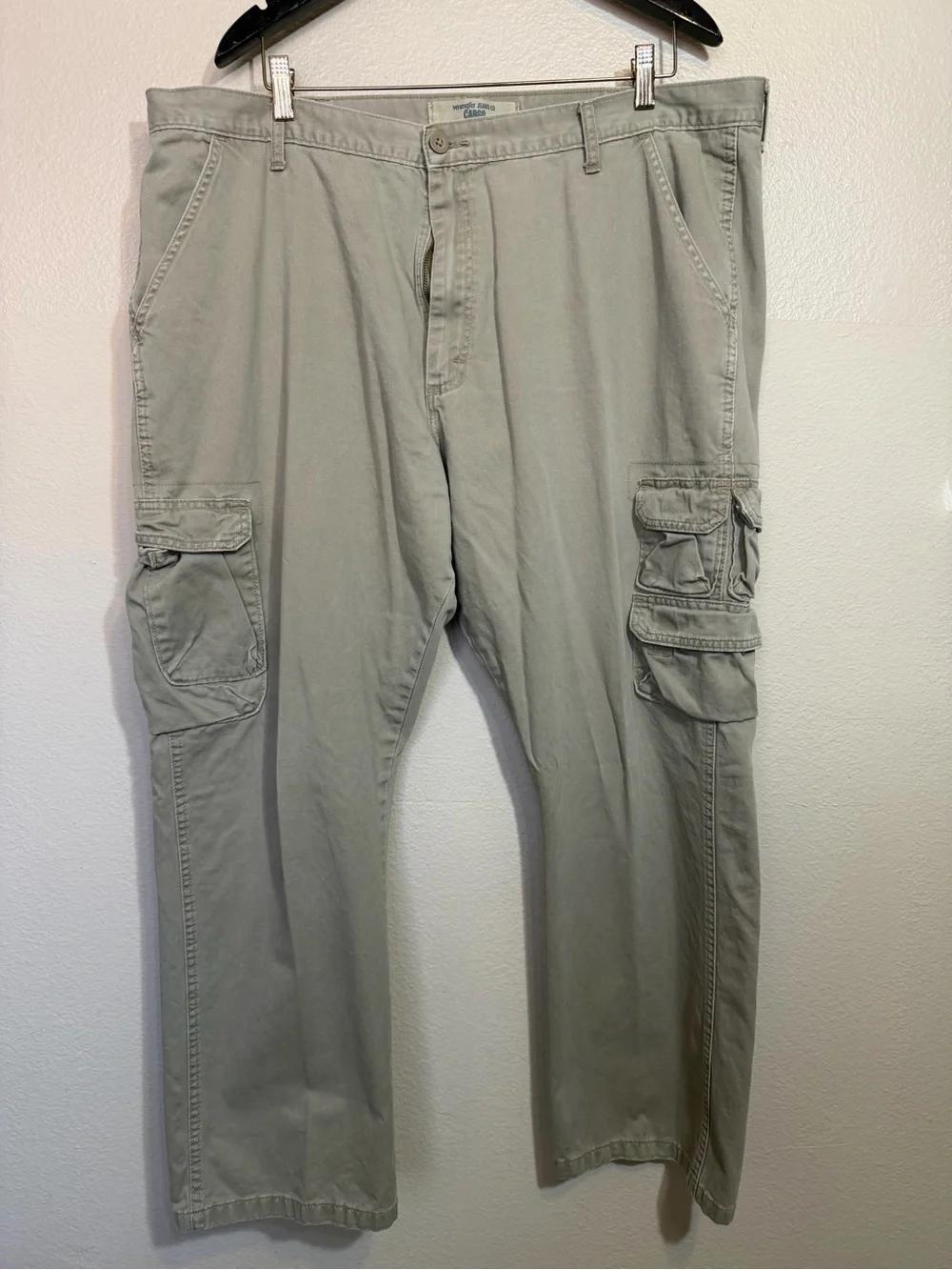 Wrangler Men's Cargo Pants in khaki- Casual Utility Style 42x30